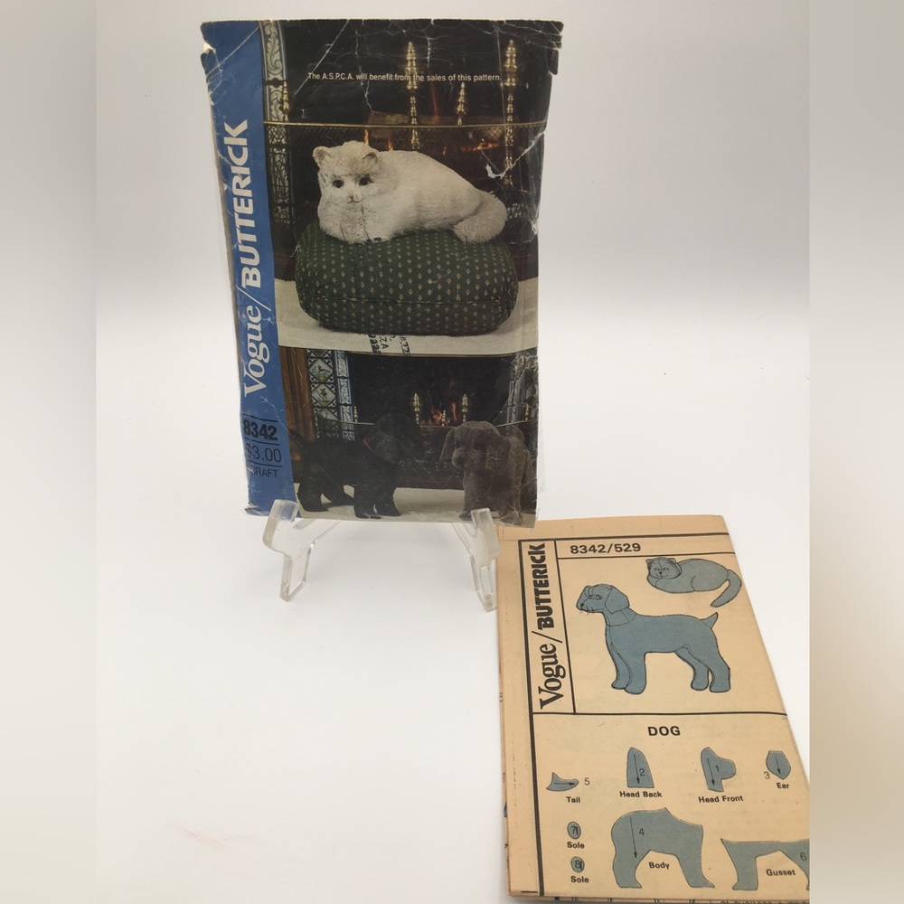 Vintage Vogue/Butterick Craft Pattern - Cat & Dog